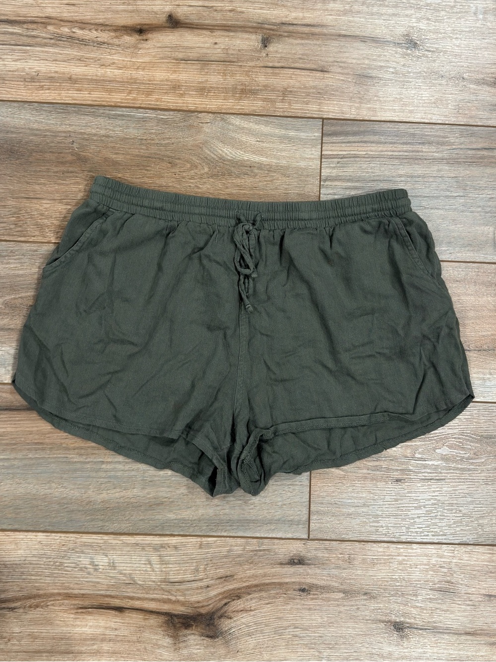 UNIVERSAL THREAD Olive Green Casual Drawstring Shorts | Size L